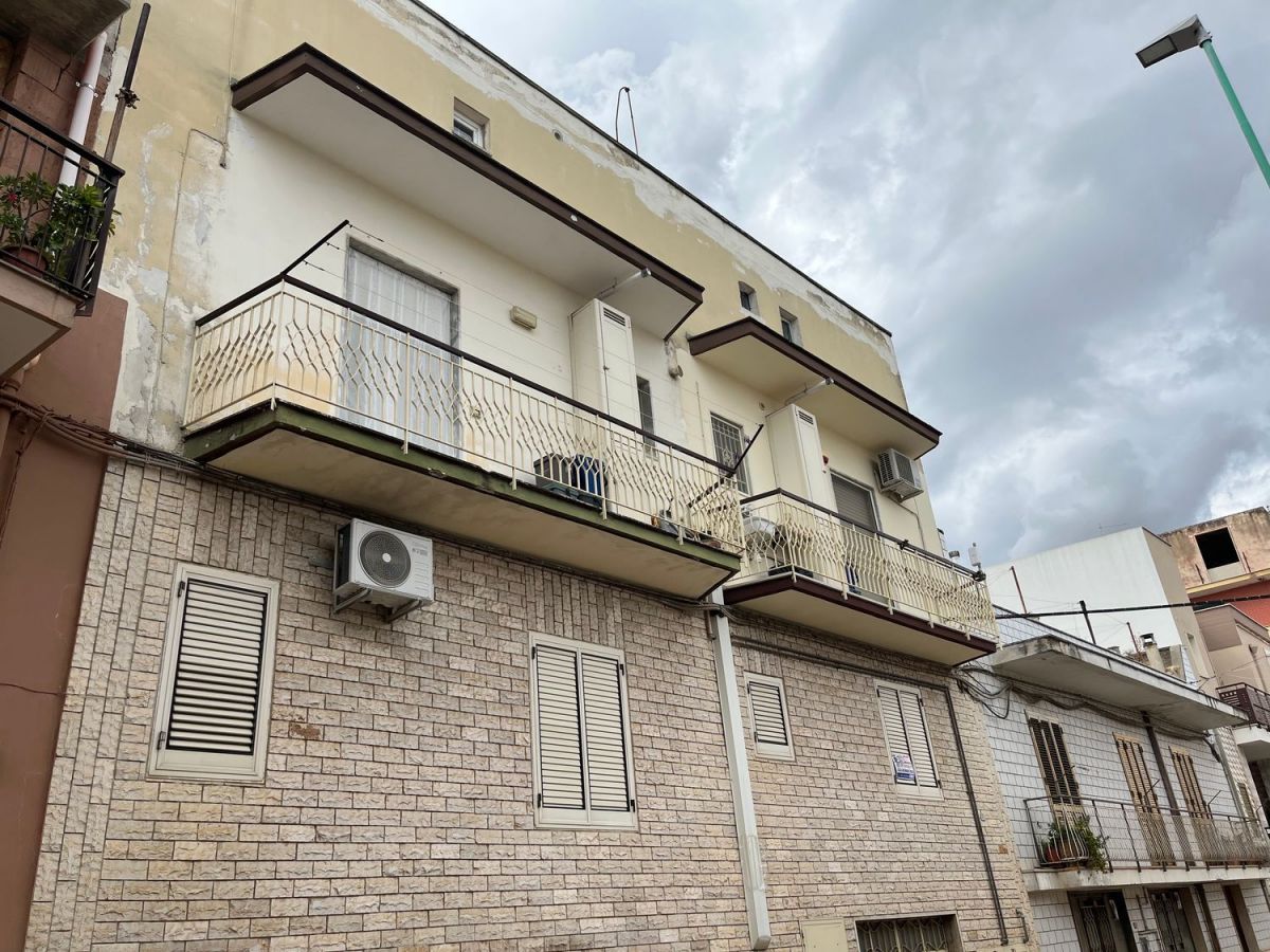 Appartamento di  3 vani /80 mq  a Bitetto (zona Via Sannicandro)