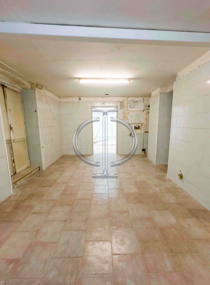 Locale commerciale / Negozio/352 mq  a Bari - Murat