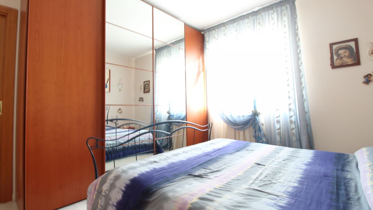 Appartamento di  3 vani /80 mq  a Capurso (zona Zona Villette)