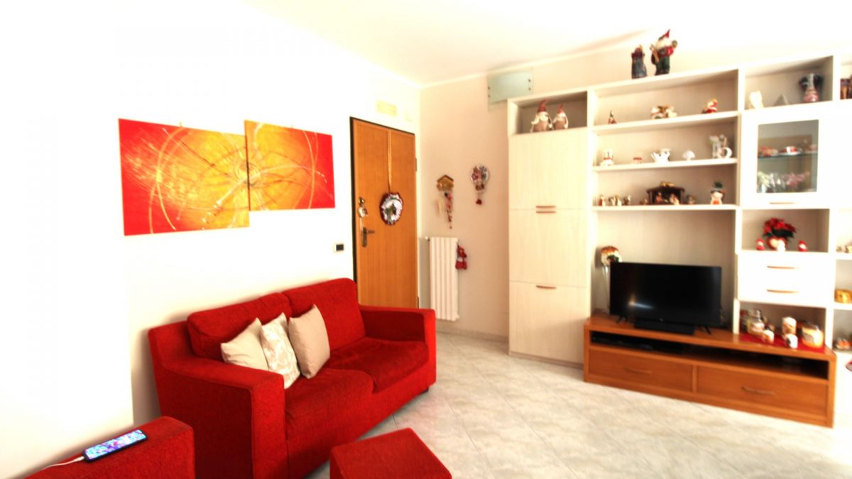 Appartamento di  3 vani /80 mq  a Capurso (zona Zona Villette)