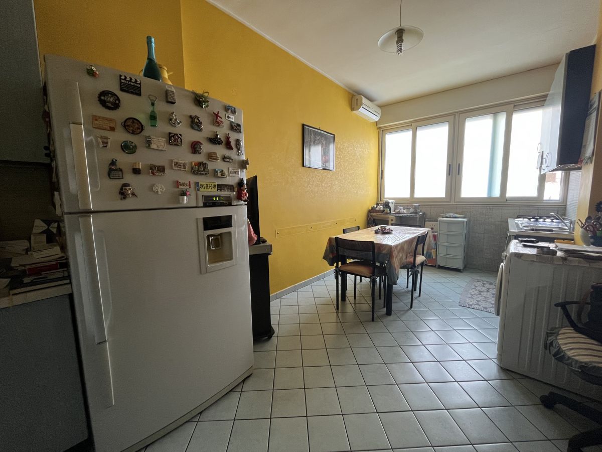 Appartamento di  3 vani /120 mq  a Bitetto (zona Via Bitritto)