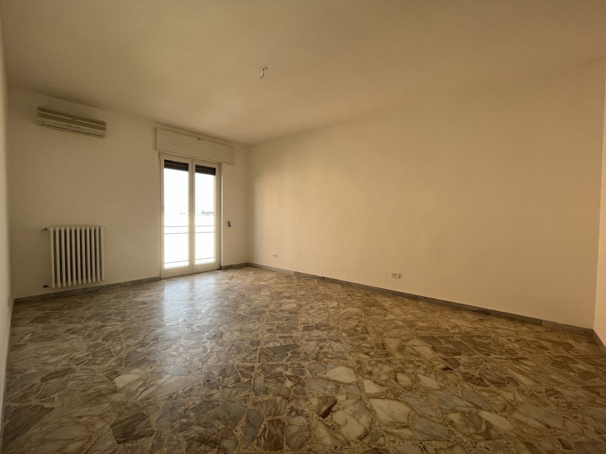 Appartamento di  3 vani /115 mq  a Bitetto (zona Via Sannicandro)