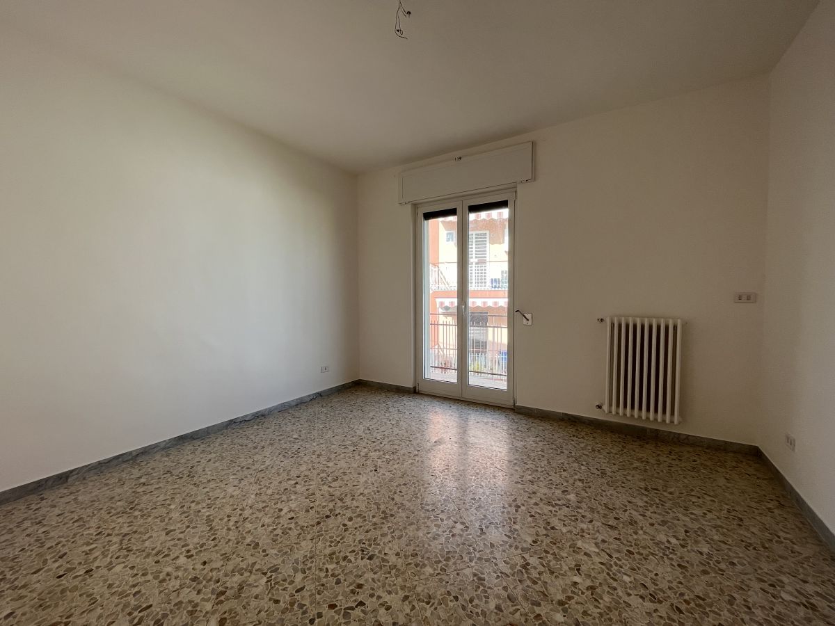 Appartamento di  3 vani /115 mq  a Bitetto (zona Via Sannicandro)