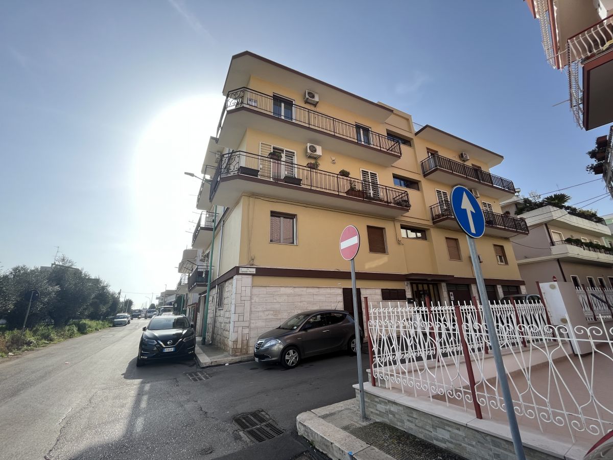 Appartamento di  3 vani /115 mq  a Bitetto (zona Via Sannicandro)