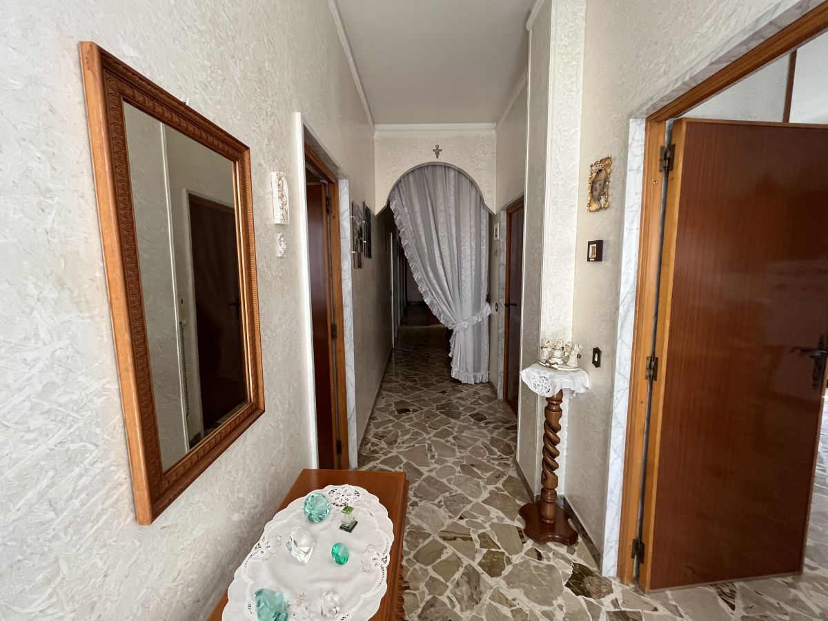 Casa indipendente di  6 vani /400 mq  a Bitetto (zona Via Bitritto)