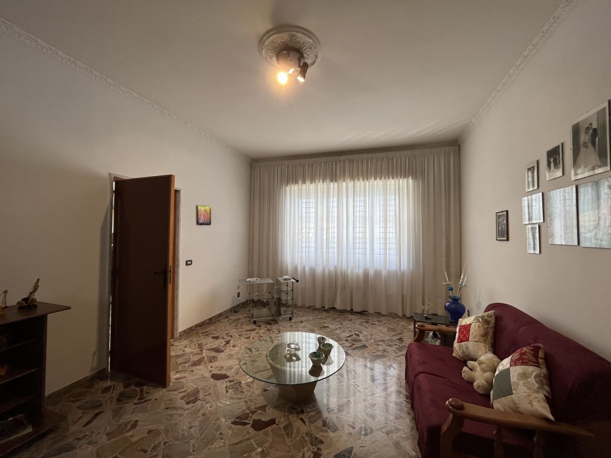 Casa indipendente di  6 vani /400 mq  a Bitetto (zona Via Bitritto)