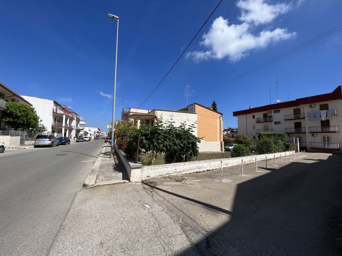 Appartamento di  3 vani /100 mq  a Bitetto (zona Campo Sportivo)