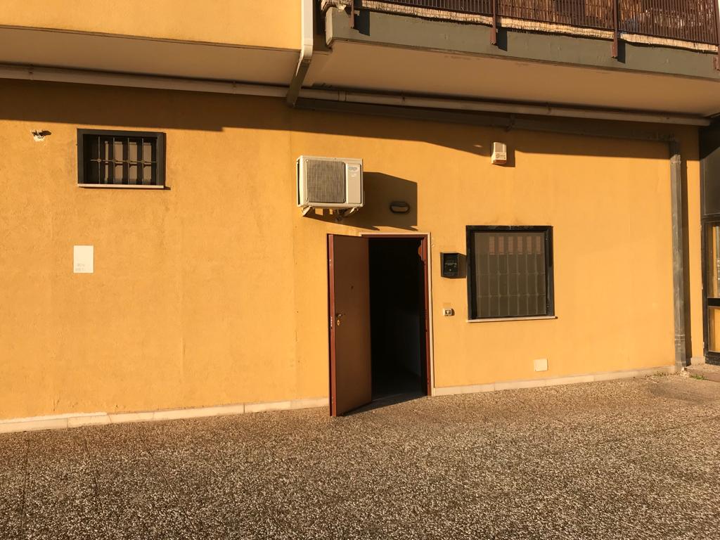 Ufficio di  6 vani /245 mq  a Bari - Poggiofranco (zona tribunale penale)