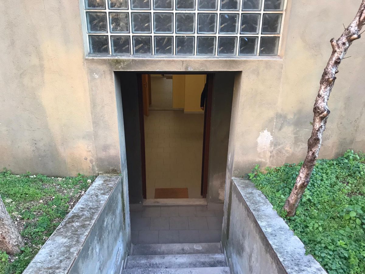 Ufficio di  6 vani /245 mq  a Bari - Poggiofranco (zona tribunale penale)