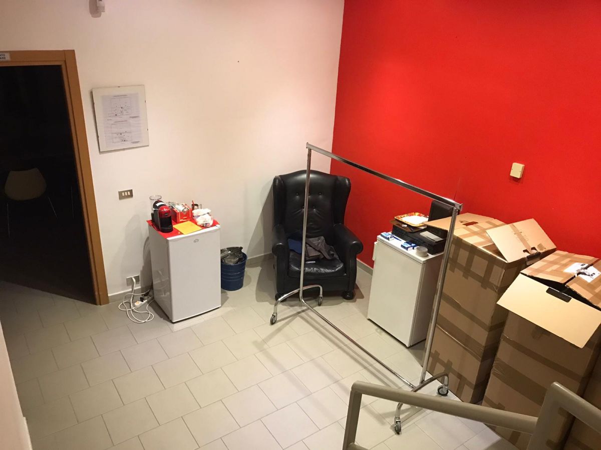 Ufficio di  6 vani /245 mq  a Bari - Poggiofranco (zona tribunale penale)