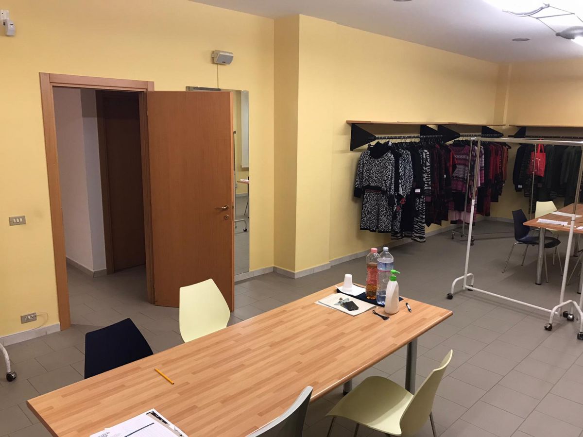 Ufficio di  6 vani /245 mq  a Bari - Poggiofranco (zona tribunale penale)