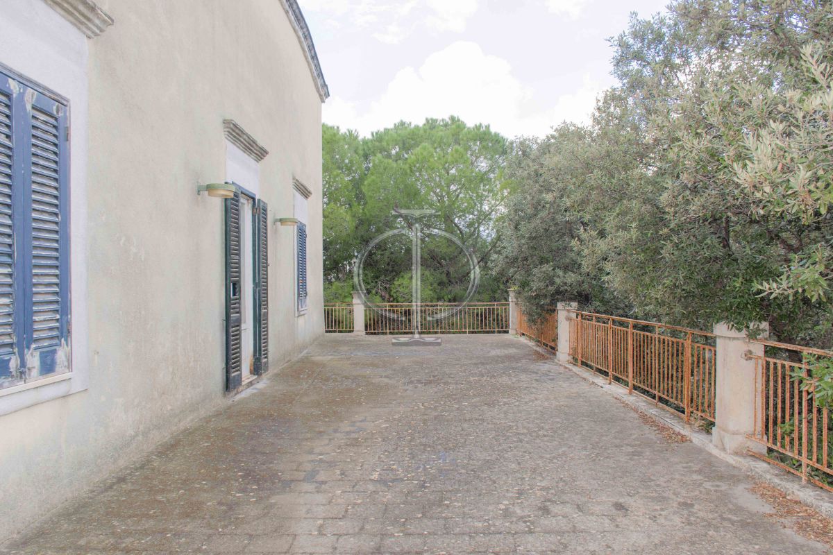 Villa (zona residenziale) di  6 vani /550 mq  a Bisceglie