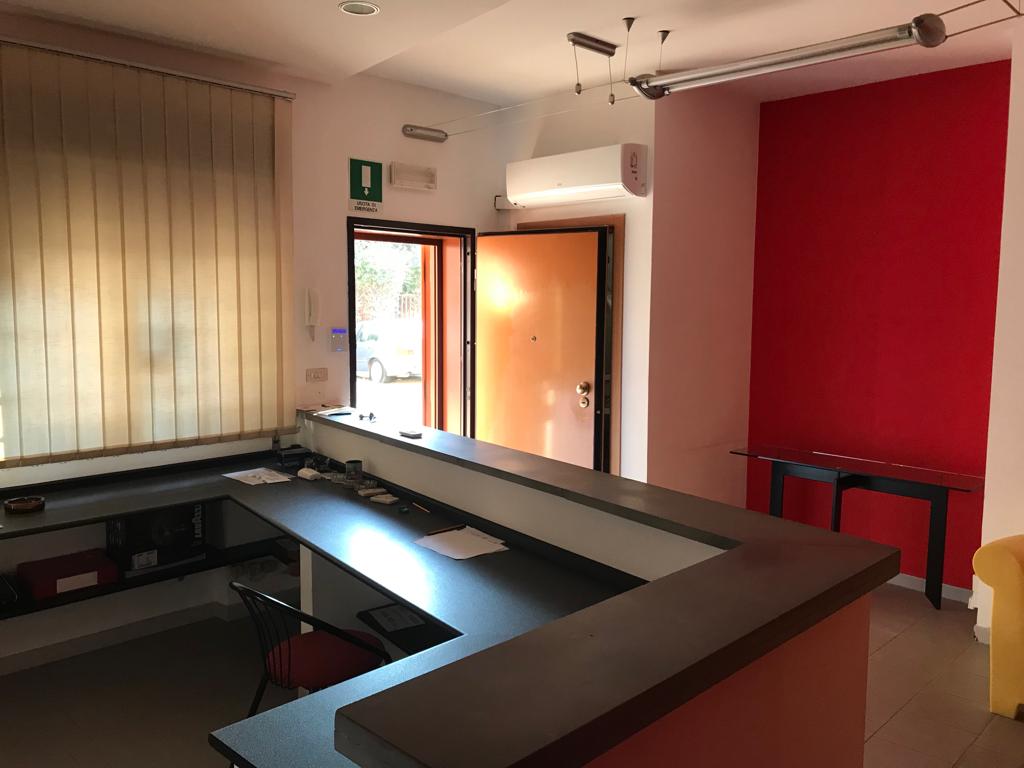 Ufficio di  6 vani /245 mq  a Bari - Poggiofranco (zona Vicinanze nuovo Tribunale)