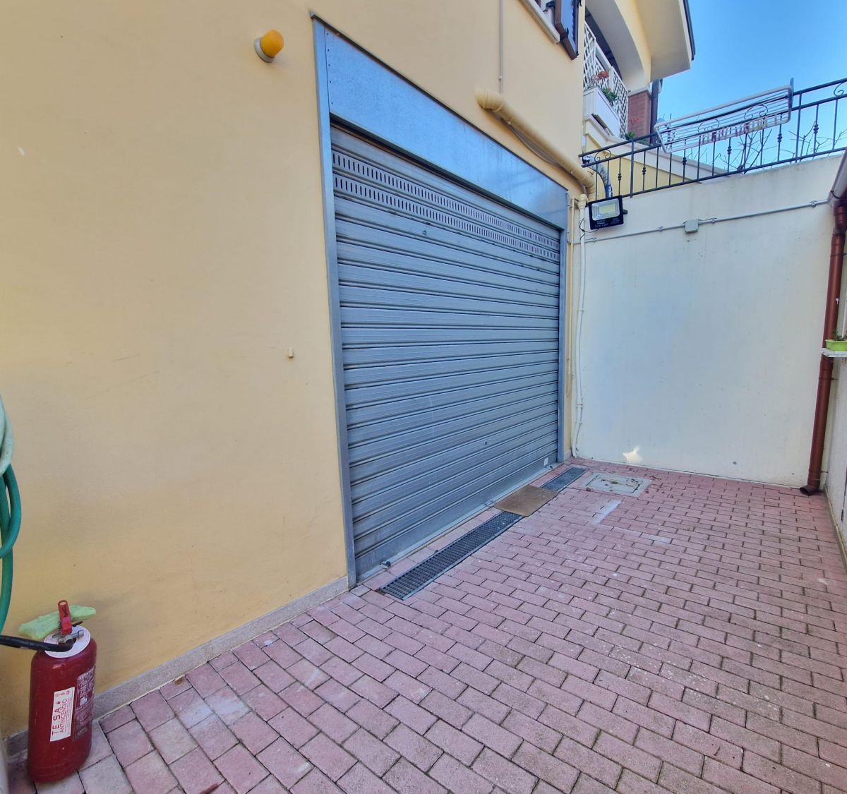 Appartamento di  6 vani /345 mq  a Trani (zona Capirro)