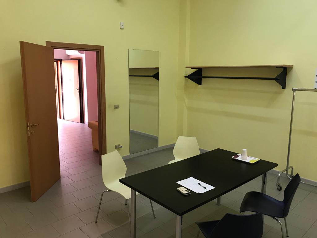 Ufficio di  6 vani /245 mq  a Bari - Poggiofranco (zona Vicinanze nuovo Tribunale)