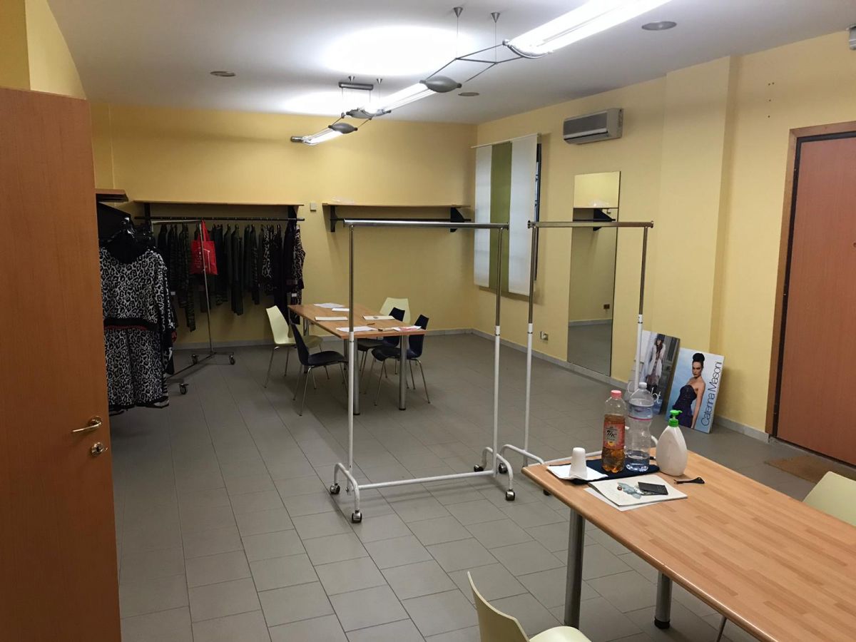 Ufficio di  6 vani /245 mq  a Bari - Poggiofranco (zona tribunale penale)