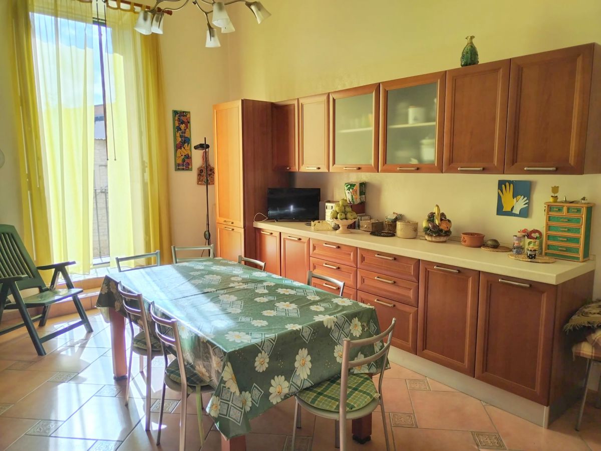 Casa indipendente di  5 vani /225 mq  a Casamassima (zona Centro)