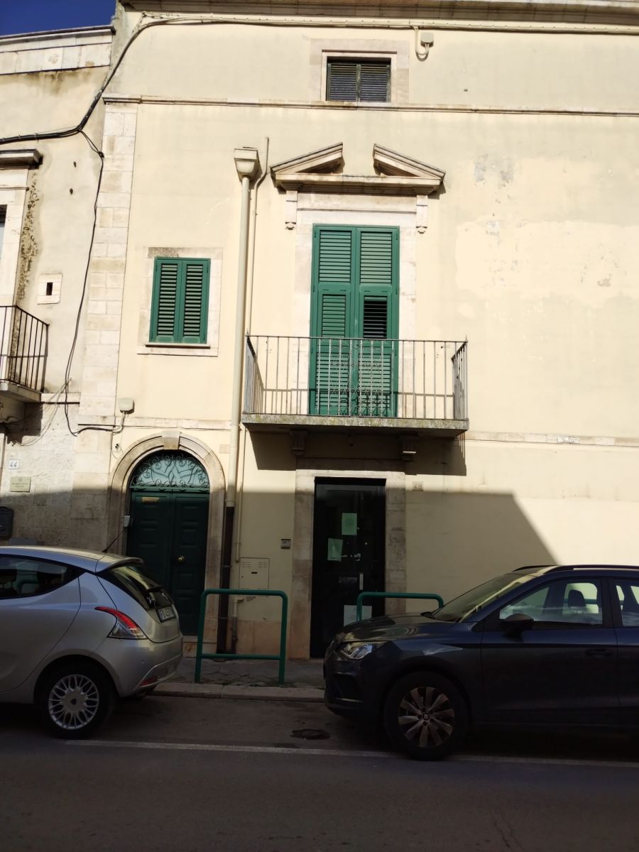 Casa indipendente di  5 vani /225 mq  a Casamassima (zona Centro)