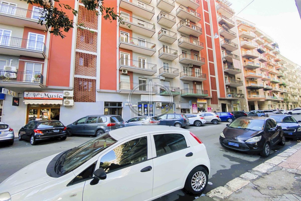 Appartamento di  4 vani /130 mq  a Taranto