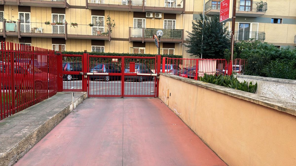 Appartamento di  4 vani /121 mq  a Bari - Poggiofranco