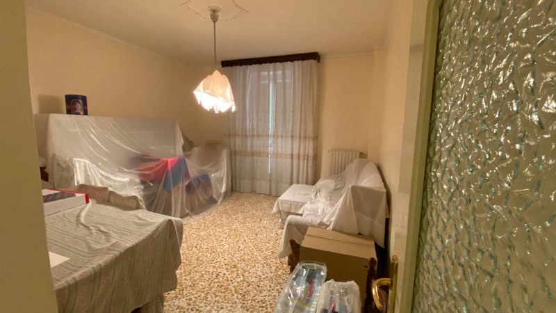 Appartamento di  4 vani /110 mq  a Corato (zona Piazza Palermo)