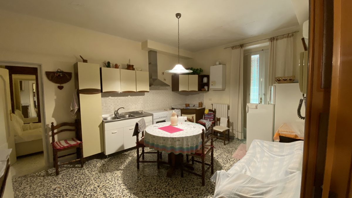 Appartamento di  4 vani /110 mq  a Corato (zona Piazza Palermo)