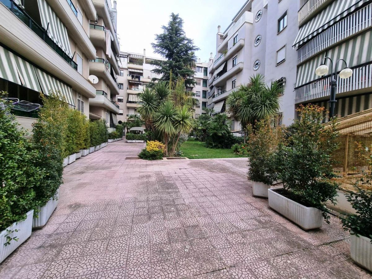 Attico Duplex di  5 vani /244 mq  a Trani (zona Sud)