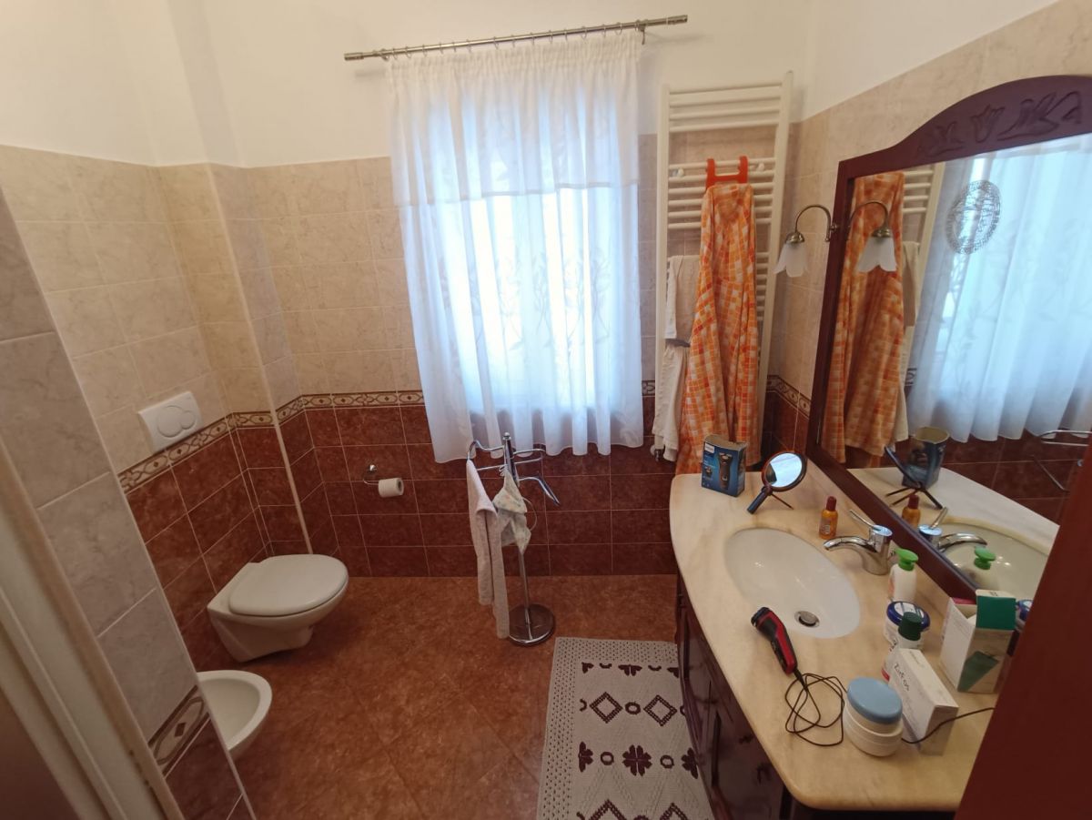 Casa indipendente di  4 vani /110 mq  a Andria (zona CROCI CAMAGGIO MONTINGELLI)