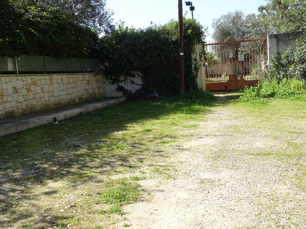 Bari Trav. Via Giulio Petroni, pressi Famila, villa unifamiliare con terreno di mq. 1500 circa in zona di espansione C2.