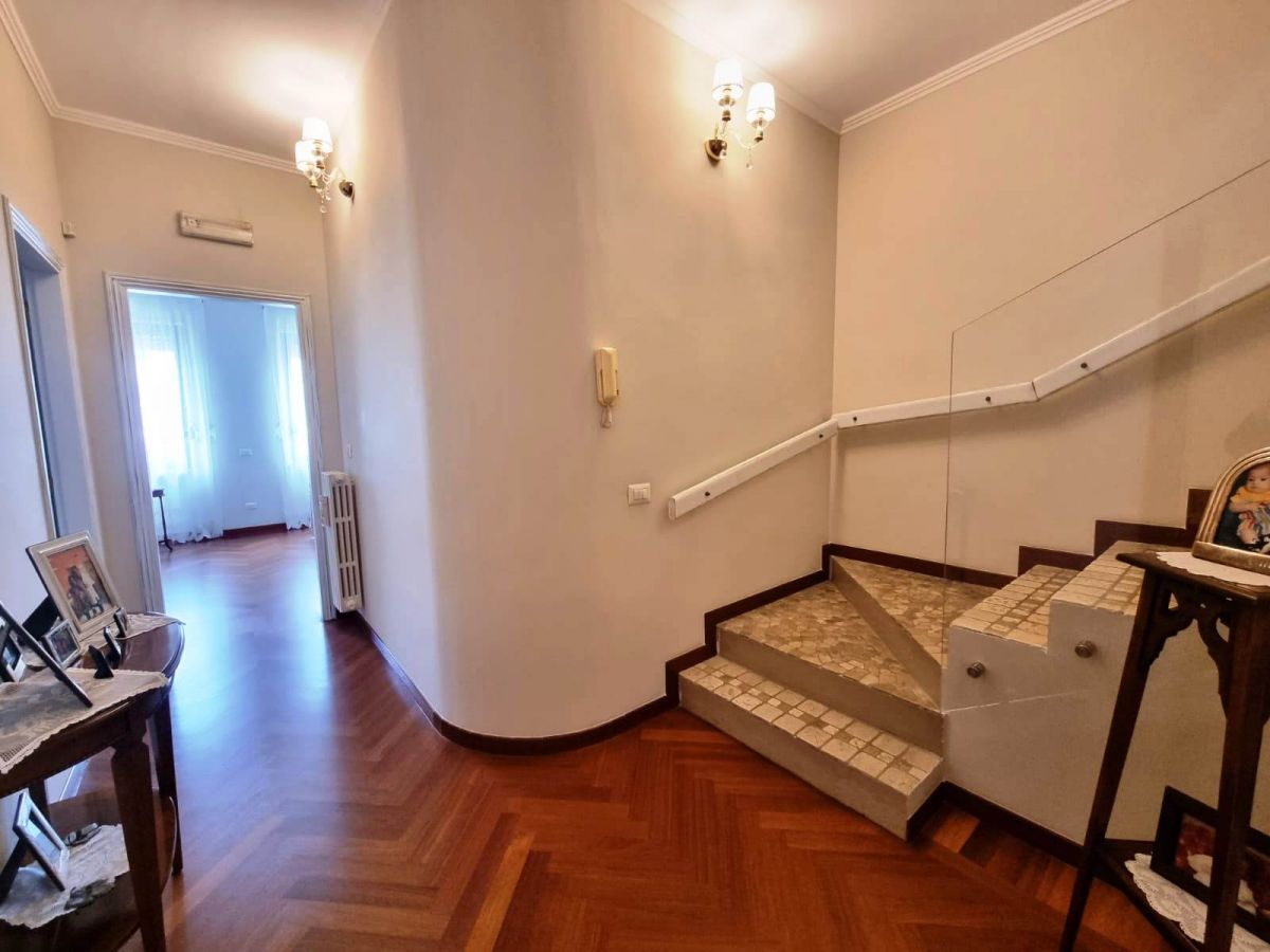 Attico Duplex di  5 vani /244 mq  a Trani (zona Sud)