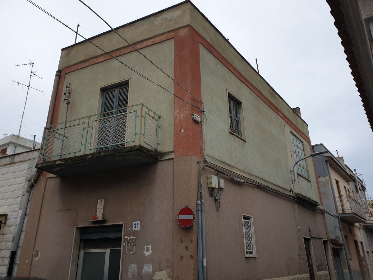 Casa indipendente di  4 vani /110 mq  a Bari - Carbonara