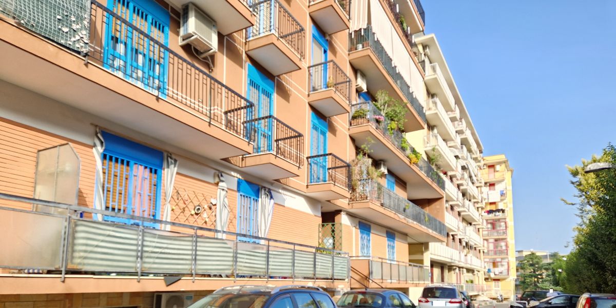 Appartamento di  3 vani /107 mq  a Bari - San Pasquale alta (zona Parco Largo 2 Giugno)