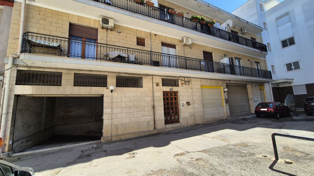 Appartamento di  3 vani /147 mq  a Triggiano (zona Casalino)