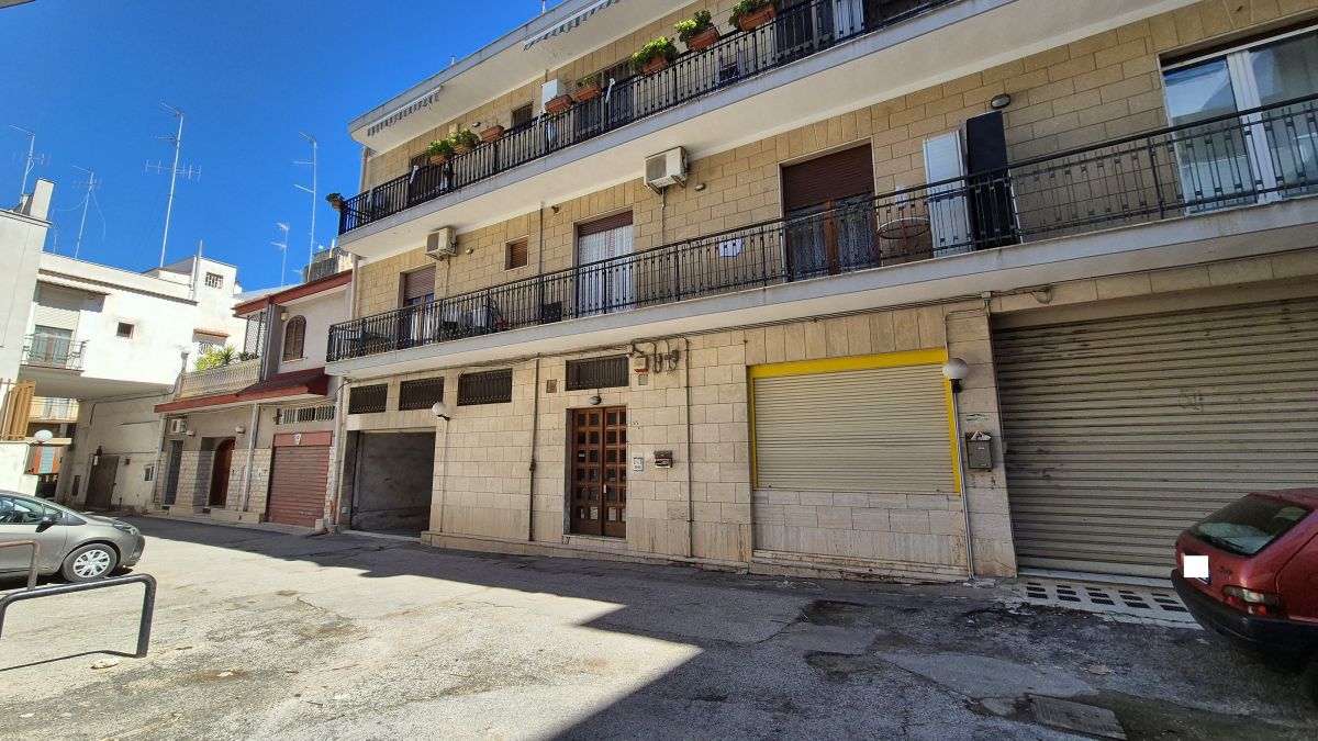 Appartamento di  3 vani /147 mq  a Triggiano (zona Casalino)