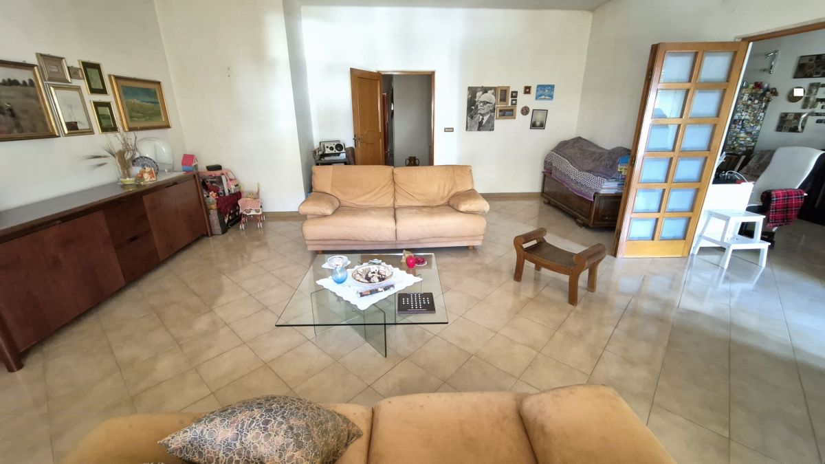 Appartamento di  3 vani /147 mq  a Triggiano (zona Casalino)