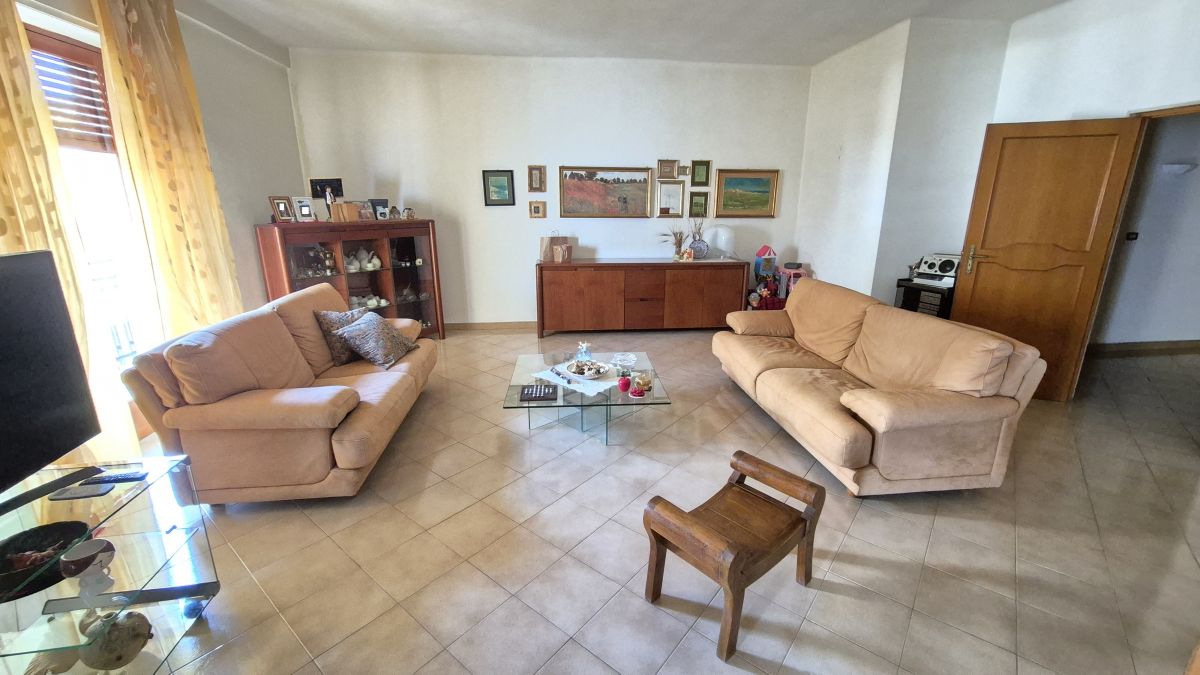 Appartamento di  3 vani /147 mq  a Triggiano (zona Casalino)