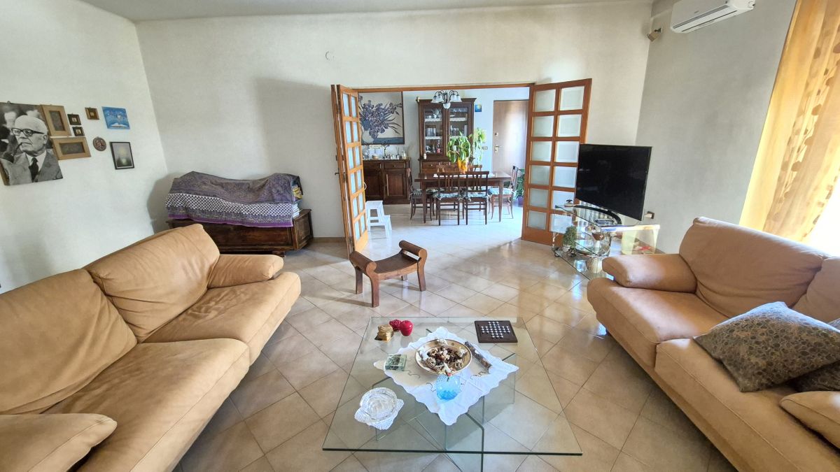 Appartamento di  3 vani /147 mq  a Triggiano (zona Casalino)