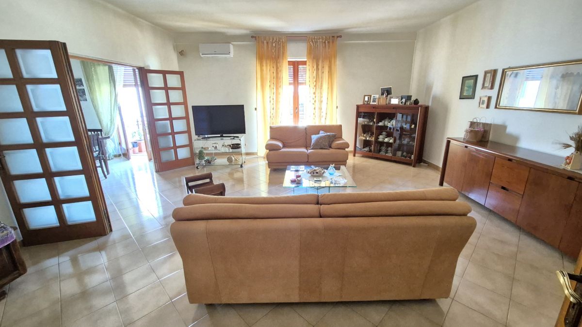 Appartamento di  3 vani /147 mq  a Triggiano (zona Casalino)