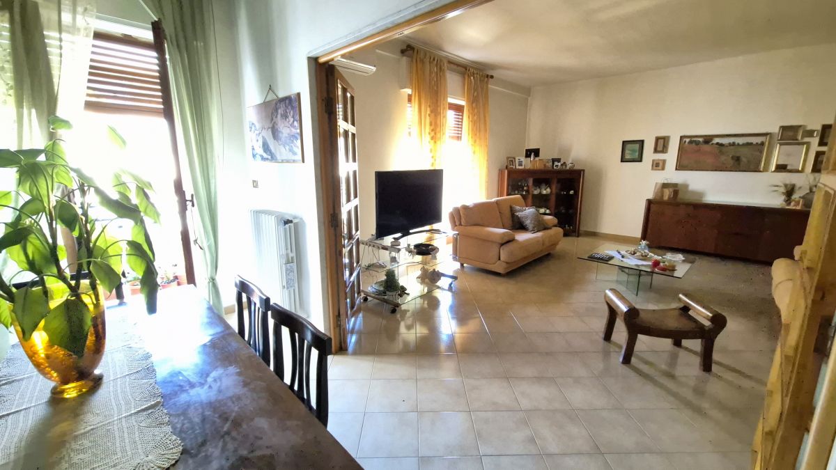 Appartamento di  3 vani /147 mq  a Triggiano (zona Casalino)