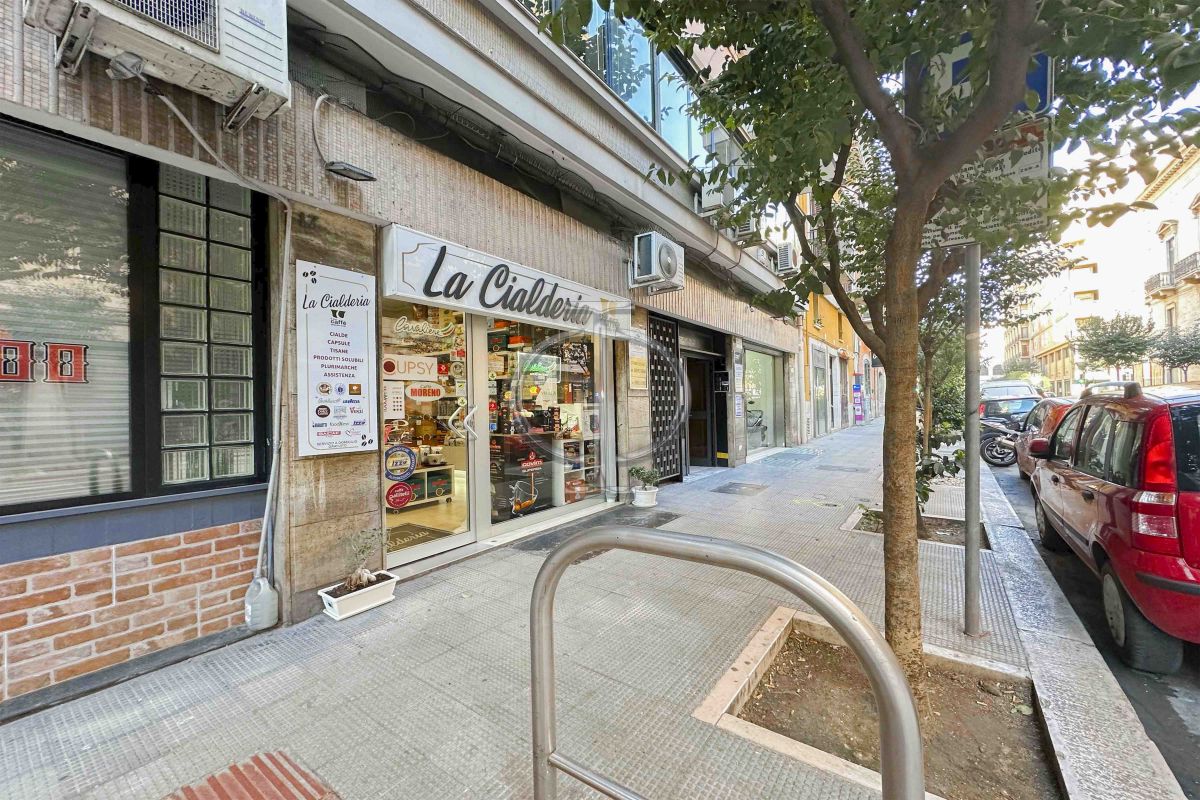 Locale commerciale / Negozio/35 mq  a Bari - Murat