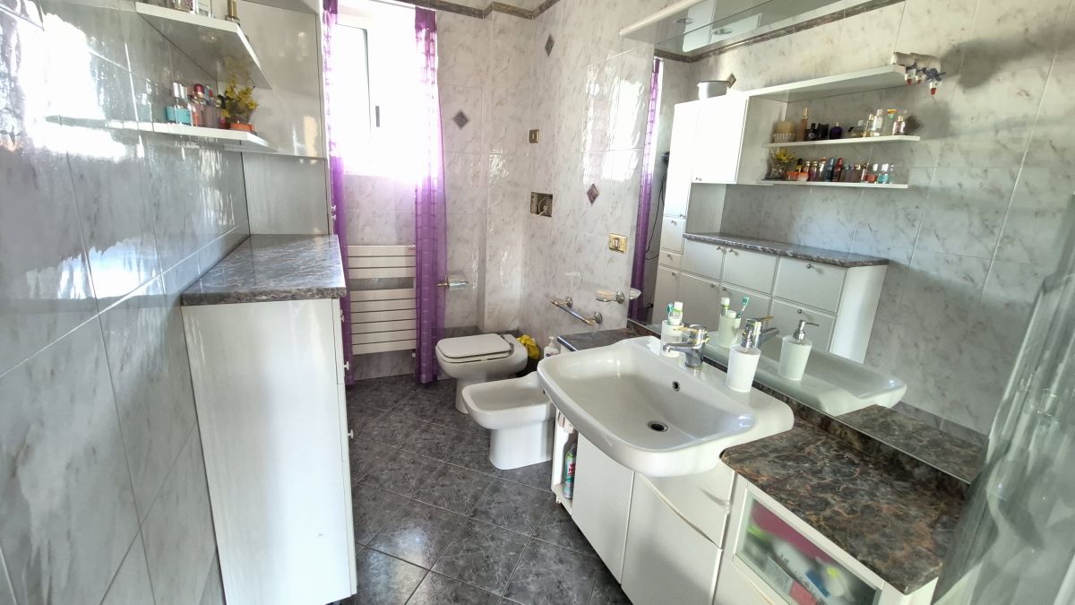 Appartamento di  3 vani /107 mq  a Bari - San Pasquale alta (zona Parco Largo 2 Giugno)