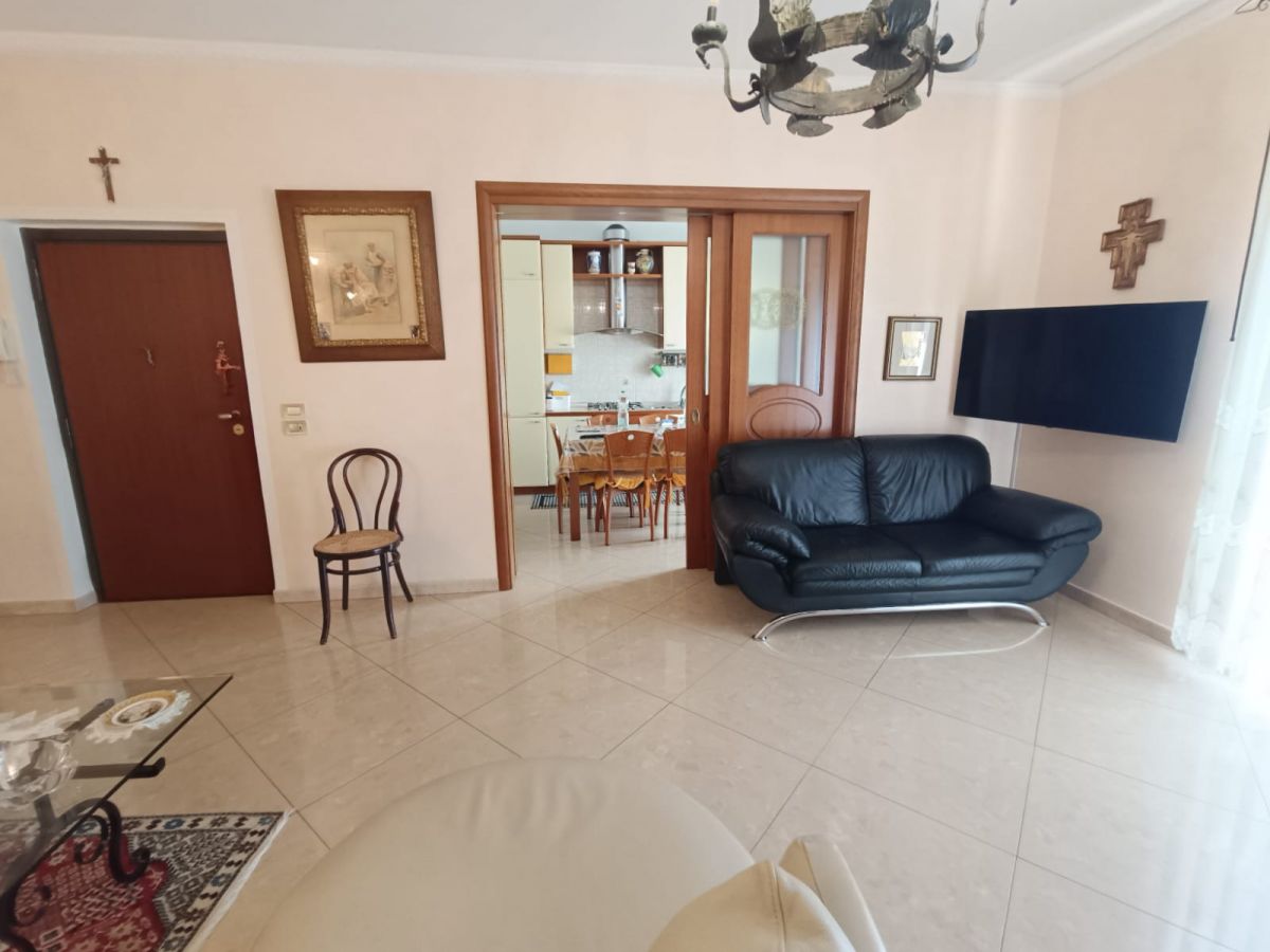 Casa indipendente di  4 vani /110 mq  a Andria (zona CROCI CAMAGGIO MONTINGELLI)