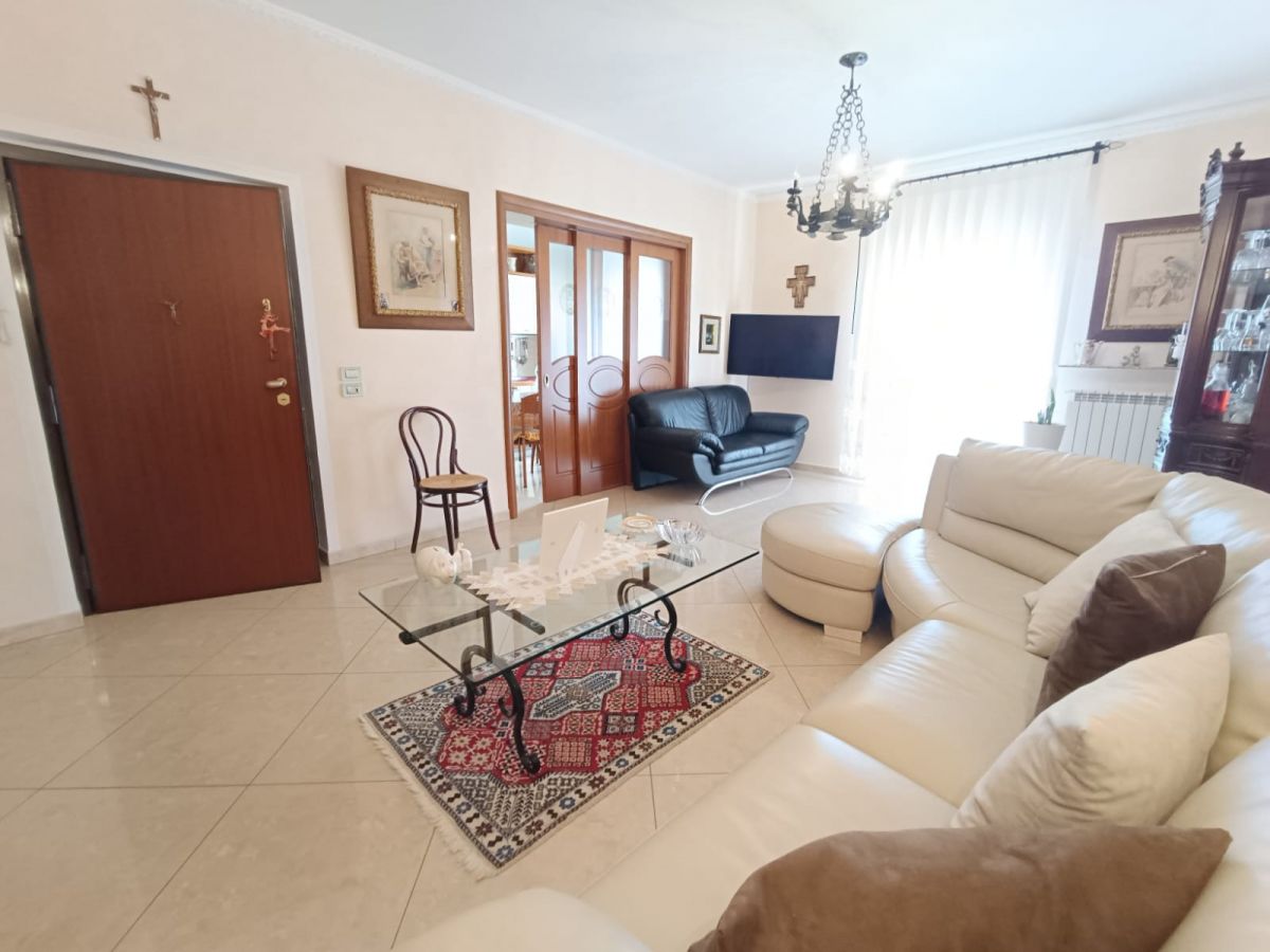 Casa indipendente di  4 vani /110 mq  a Andria (zona CROCI CAMAGGIO MONTINGELLI)