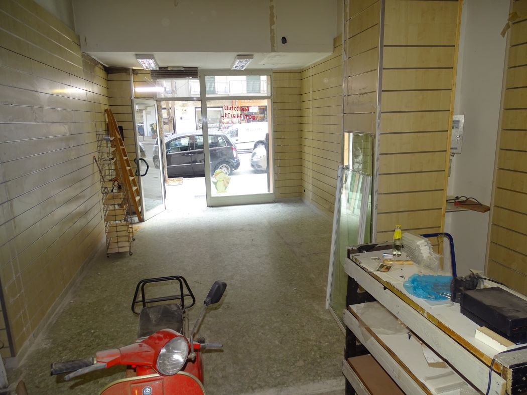 Affitto Locale Commerciale in Bari Viale Salandra, Rione Picone