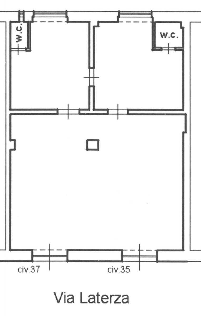 Locale commerciale / Negozio di  3 vani /80 mq  a Bari - Carrassi (zona pressi Via Buccari)