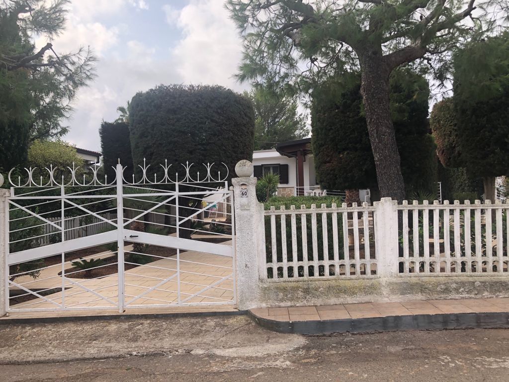 Villa (zona residenziale) di  4 vani /100 mq  a Conversano (zona CONTRADA CARBONELLI 60)