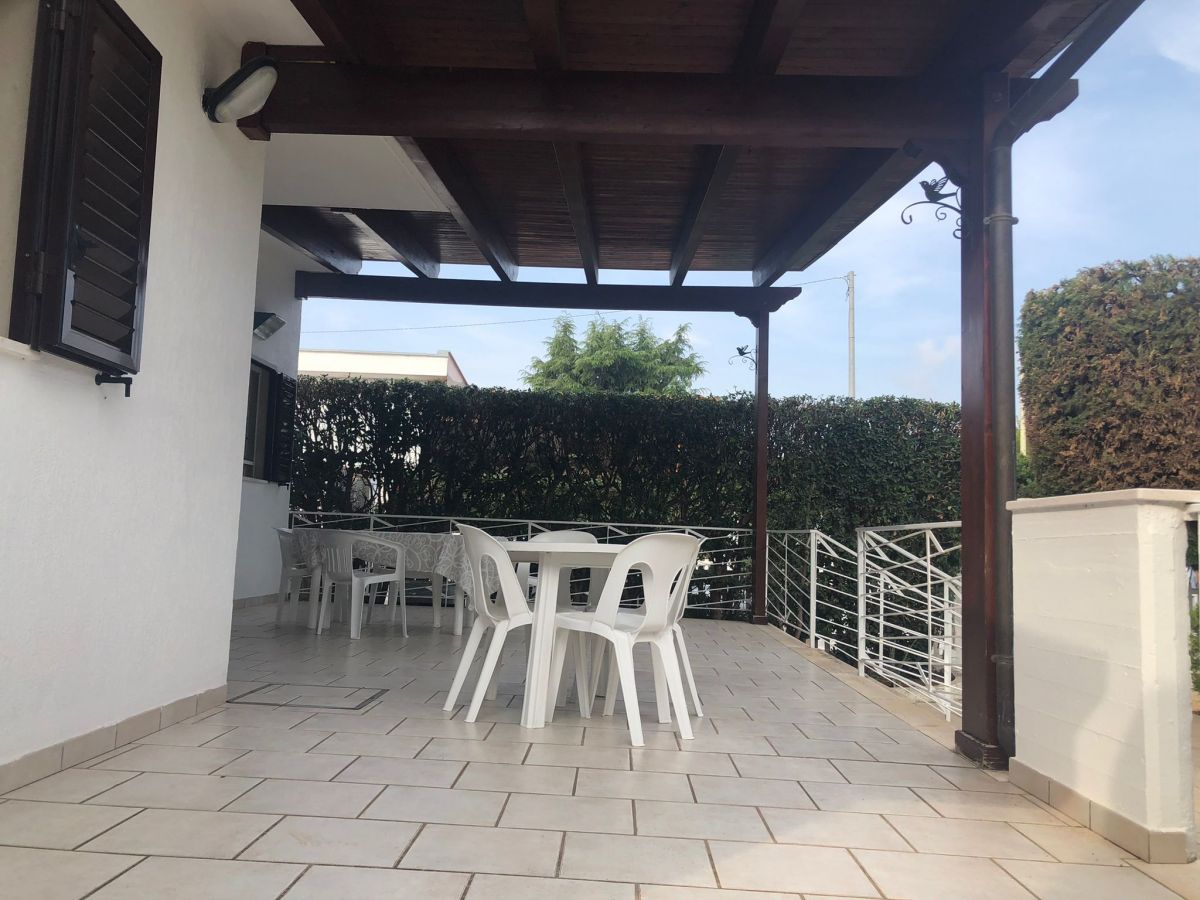 Villa (zona residenziale) di  4 vani /100 mq  a Conversano (zona CONTRADA CARBONELLI 60)