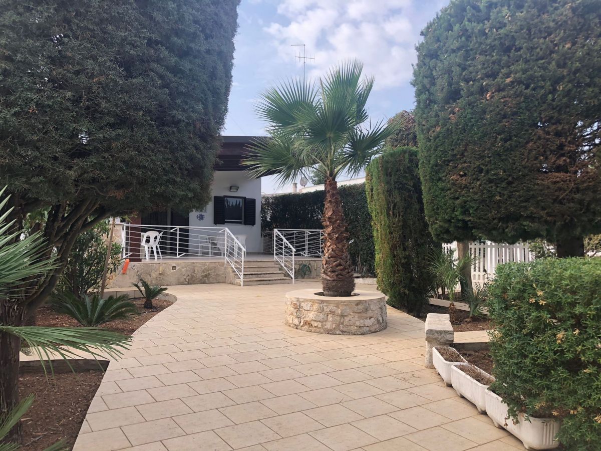 Villa (zona residenziale) di  4 vani /100 mq  a Conversano (zona CONTRADA CARBONELLI 60)