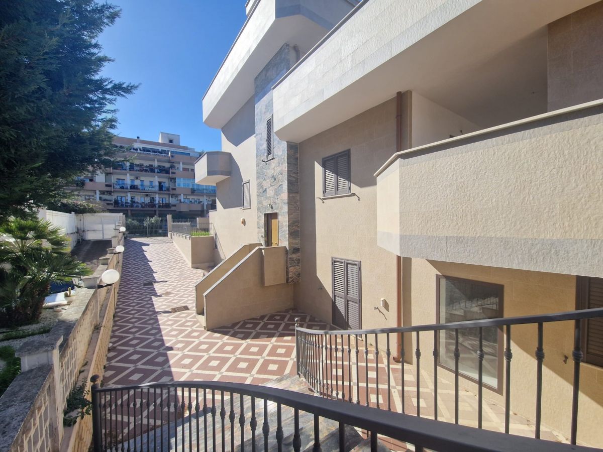 Villa Unifamiliare di  9 vani /439 mq  a Trani (zona Zona Ospedale)