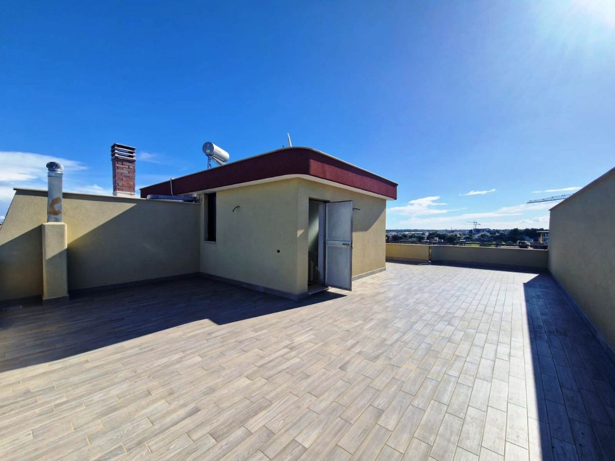 Appartamento di  5 vani /198 mq  a Trani (zona Capirro)